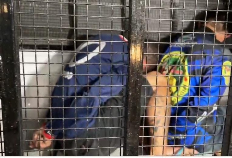 Dupla é presa em flagrante com arma de fogo em Manaus