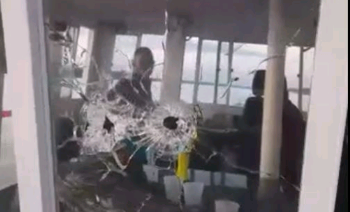 Piratas da amazônia disparam tiros contra embarcação durante ataque em techo do Rio Madeira