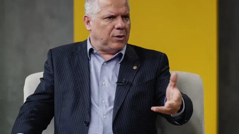 Presidente do INSS é exonerado após suspeita de fraudes 