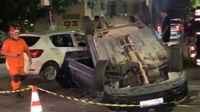 Acidente deixa carro capotado e seis feridos na Zona Centro-Sul de Manaus