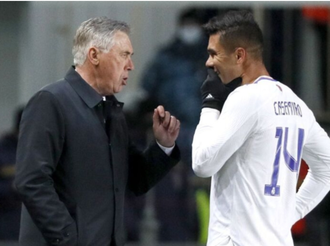 Novo ciclo, velho aliado: Casemiro revela contato com Ancelotti e mira Seleção