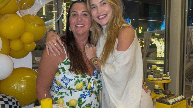 Virginia brinca ao mostrar que mãe quitou dívida de IPTU em seu nome: “Levou pro coração”