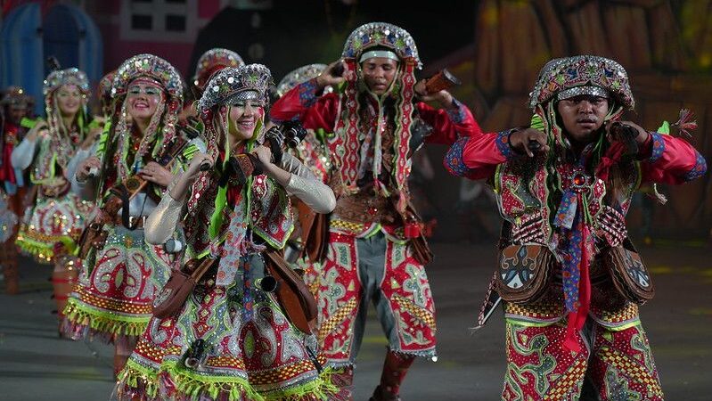Festival Folclórico do Amazonas tem noite marcada por fé, resistência e memória ancestral