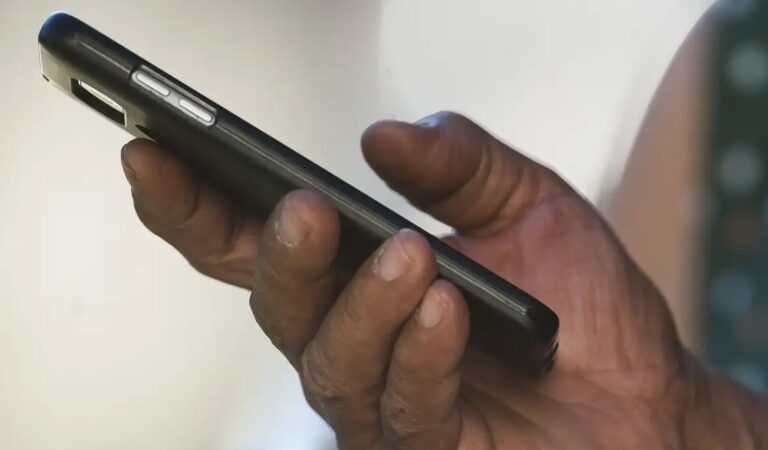 Empresas terão de indenizar por transferência fraudulenta de linha de celular