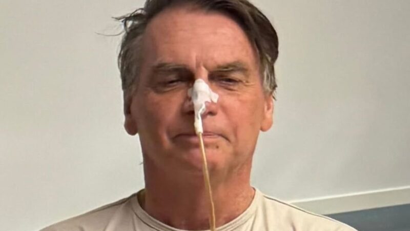 Bolsonaro é encaminhado ao hospital às pressas em Brasília