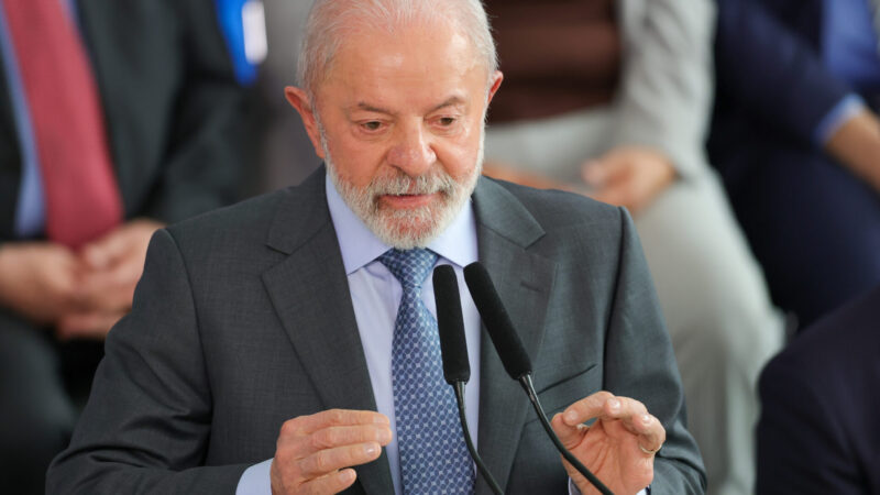 Em discurso, Lula defende o combate à violência contra mulheres