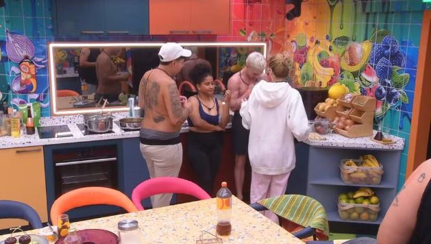 VÍDEO: Juliano Floss se irrita após Pedro sujar casaco de Marina Sena no BBB 26