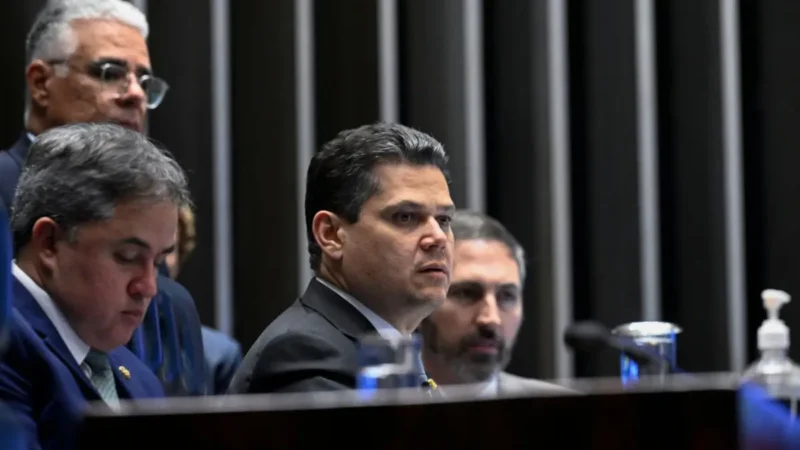 Fim da escala 6×1 avança, mas encontra novo desafio no Senado; entenda