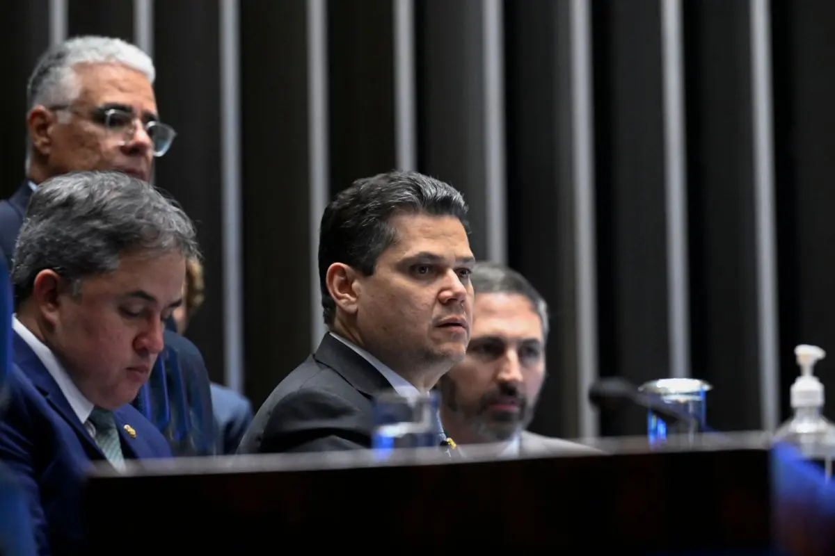 Fim da escala 6×1 avança, mas encontra novo desafio no Senado; entenda
