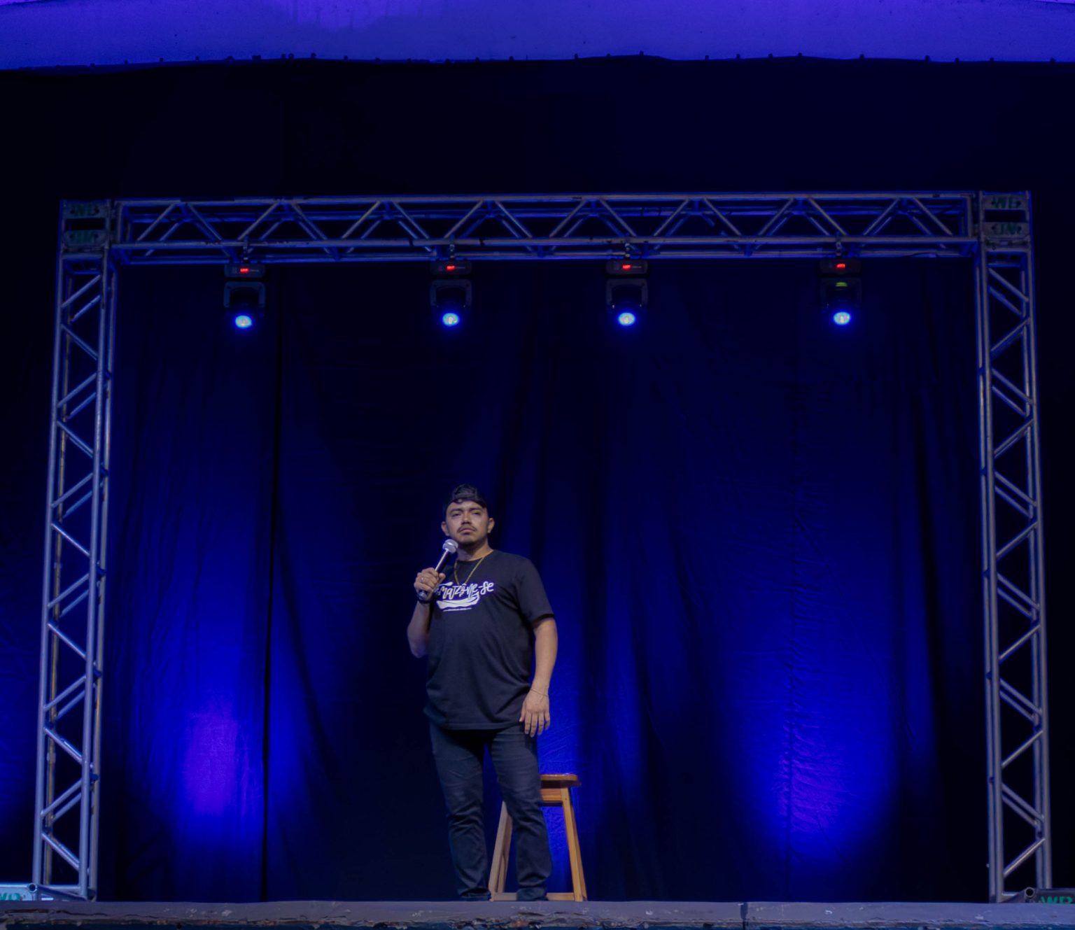 Humorista Willian de Oliveira leva show ‘Eu Era Assim!’ à Arena Amadeu Teixeira