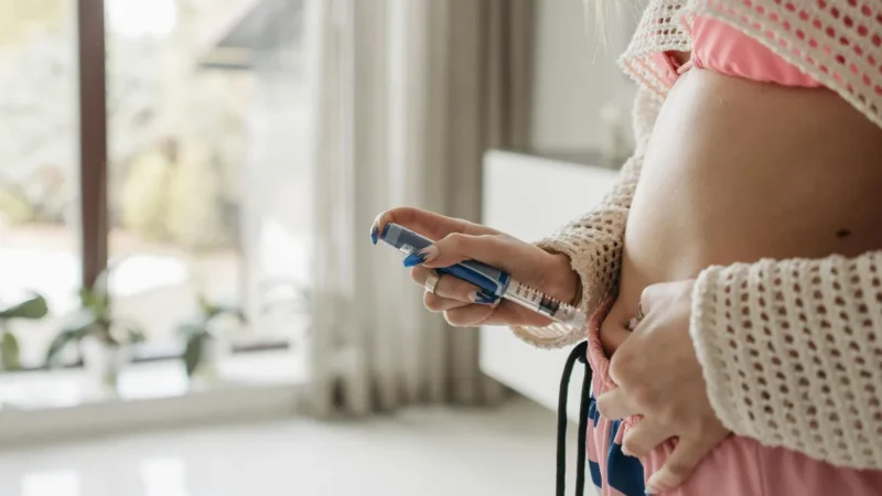 Saúde começa a oferecer canetas emagrecedoras via SUS em hospitais federais; saiba como participar