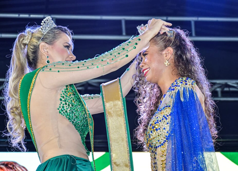 Luana Oliveira é coroada Miss Tefé 2026 durante celebração dos 171 anos do município