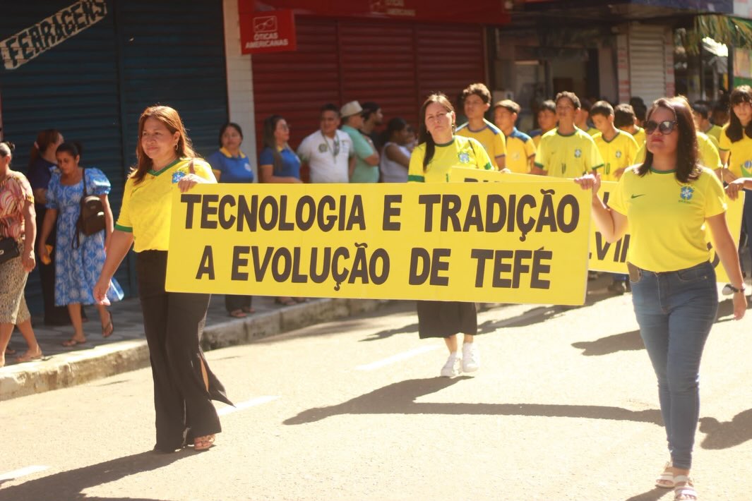 Tefé celebra 171 anos de fundação com desfile cívico que exalta história, cultura e identidade; confira
