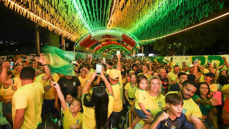 Ruas da Copa movimentam bairros de Manaus durante estreia da Seleção Brasileira