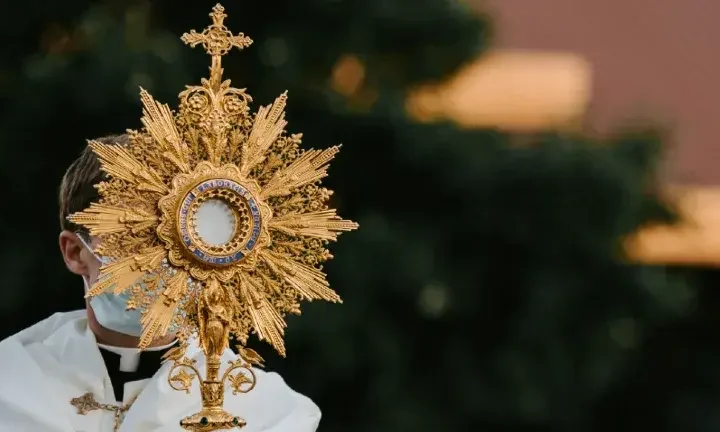 Corpus Christi é feriado ou ponto facultativo? Entenda regras