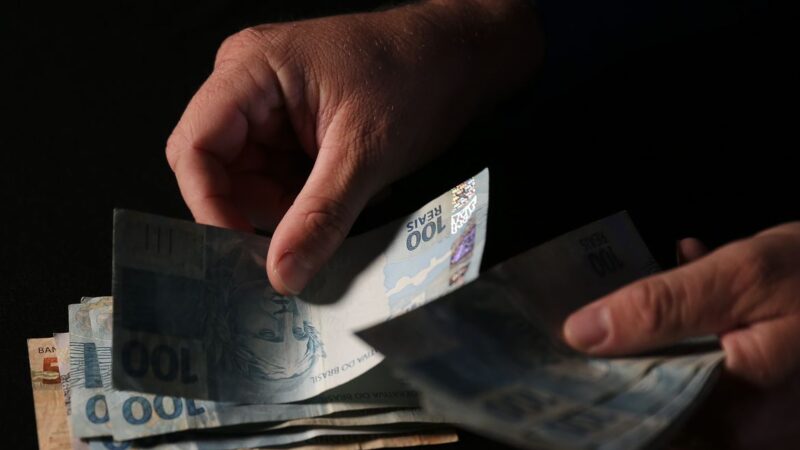 Brasileiros sacaram em abril R$ 482,8 milhões esquecidos em bancos