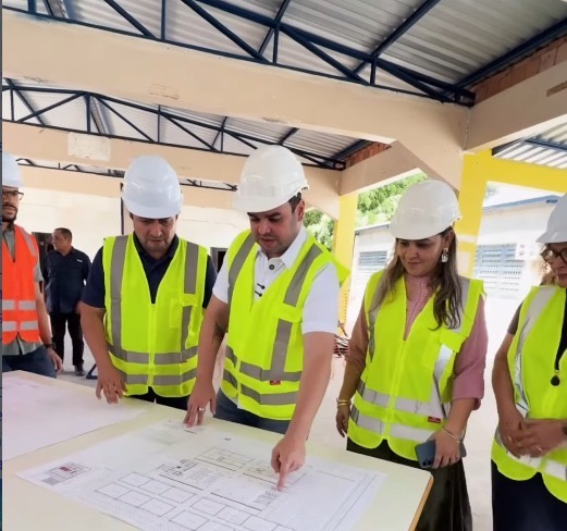 Roberto Cidade acompanha obras de revitalização de escola estadual na zona Norte de Manaus