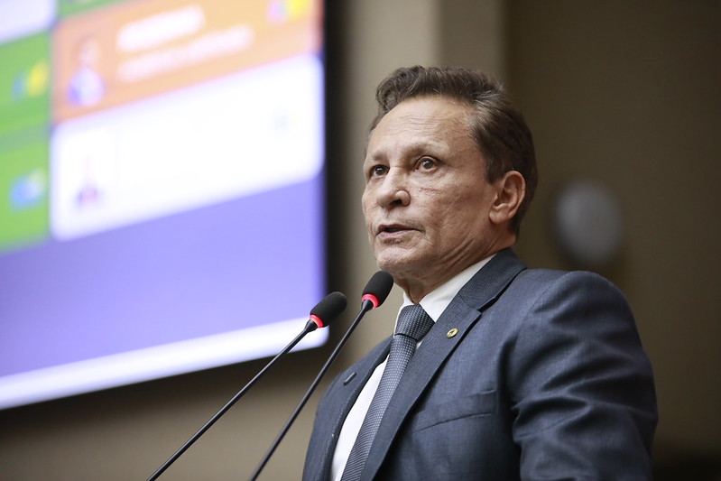 Adjuto Afonso é eleito presidente da Aleam com 19 votos a favor e 5 contra
