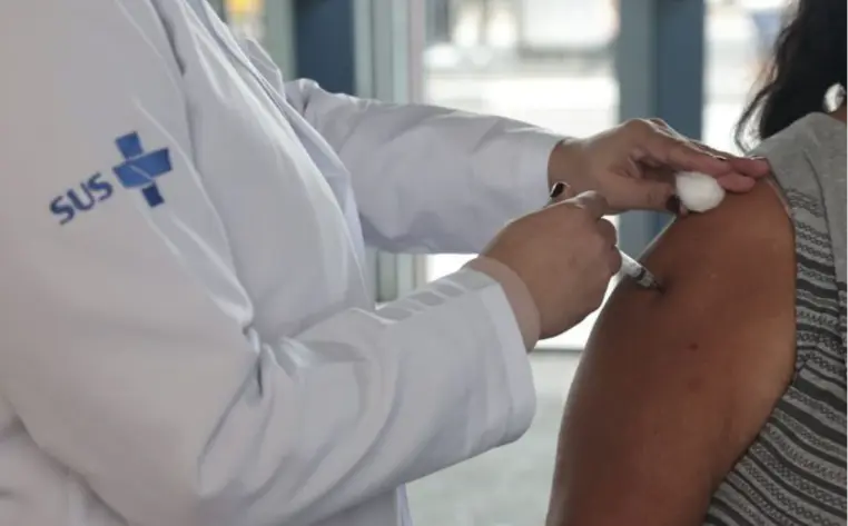 Vacina em gestantes reduz pela metade casos graves de bronquiolite em bebês