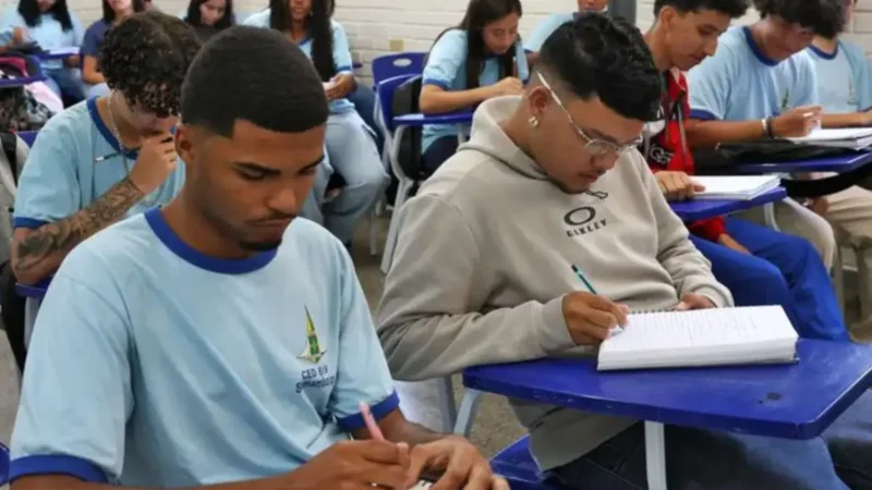 Nascidos em novembro e dezembro já podem receber pagamento do Pé-de-Meia