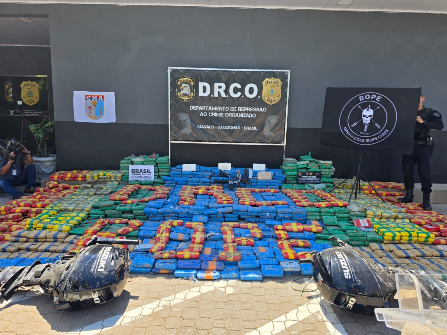 Operação apreende 2,5 toneladas de cocaína e arsenal de guerra no Amazonas