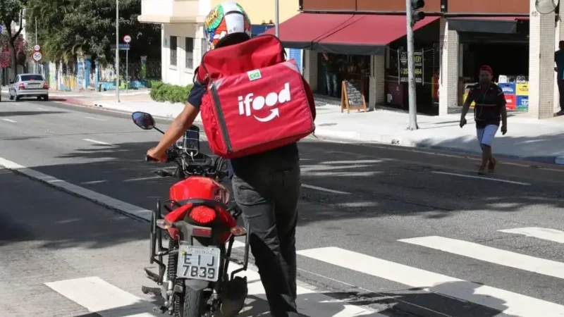 Entregadores já podem financiar moto nova pelo Move Brasil; confira as regras