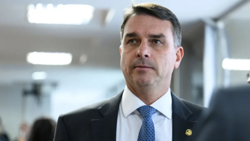 Flávio Bolsonaro propõe concessões comerciais dos EUA ao Brasil