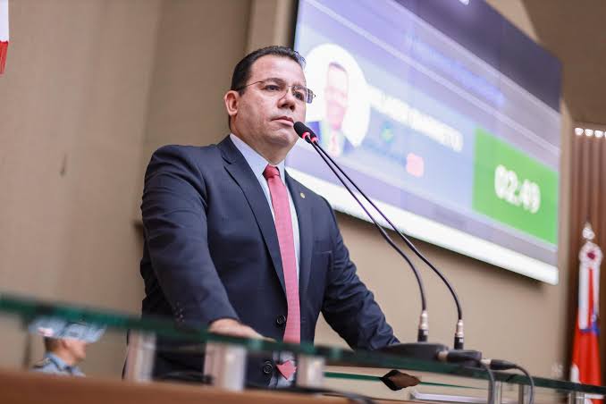 Wilker Barreto defende legitimidade do voto contrário e destaca papel da democracia na Aleam