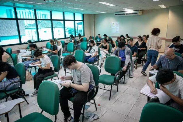 Prazo para pedir isenção da taxa do Vestibular e SIS da UEA termina nesta sexta