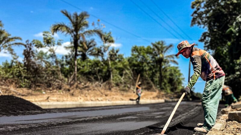 Tefé avança na infraestrutura com pavimentação de 8,3 km do Ramal do Bacuri