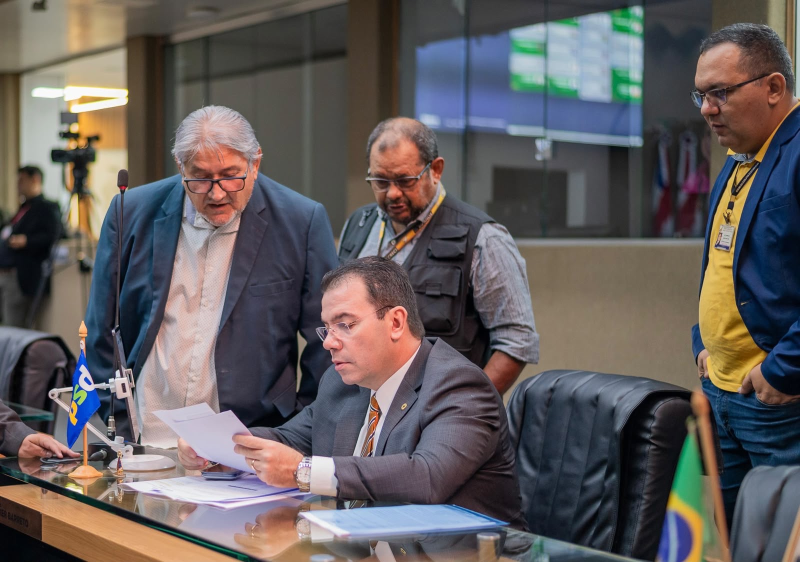 Wilker Barreto pede que presidente da Aleam crie plano de carreira para servidores efetivos