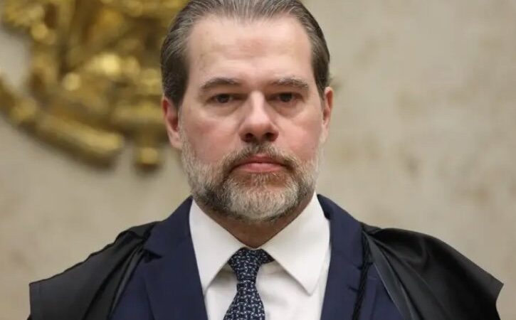 Insinuar desvio de dinheiro público contra candidato sem provas configura propaganda eleitoral irregular