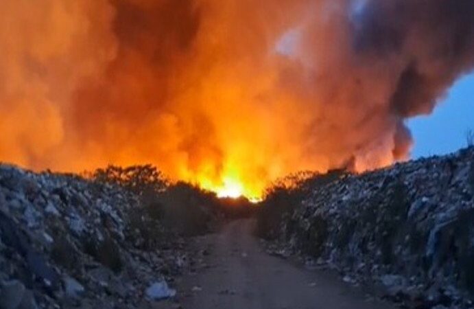 VÍDEO: Incêndio em lixão de Iranduba gera fumaça visível de Manaus