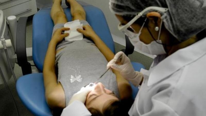 Justiça proíbe que dentistas realizem harmonização facial