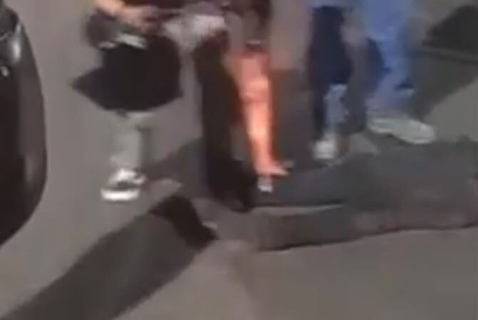 Vídeo: Colisão entre carro e moto deixa motociclista gravemente ferido na Zona Sul de Manaus