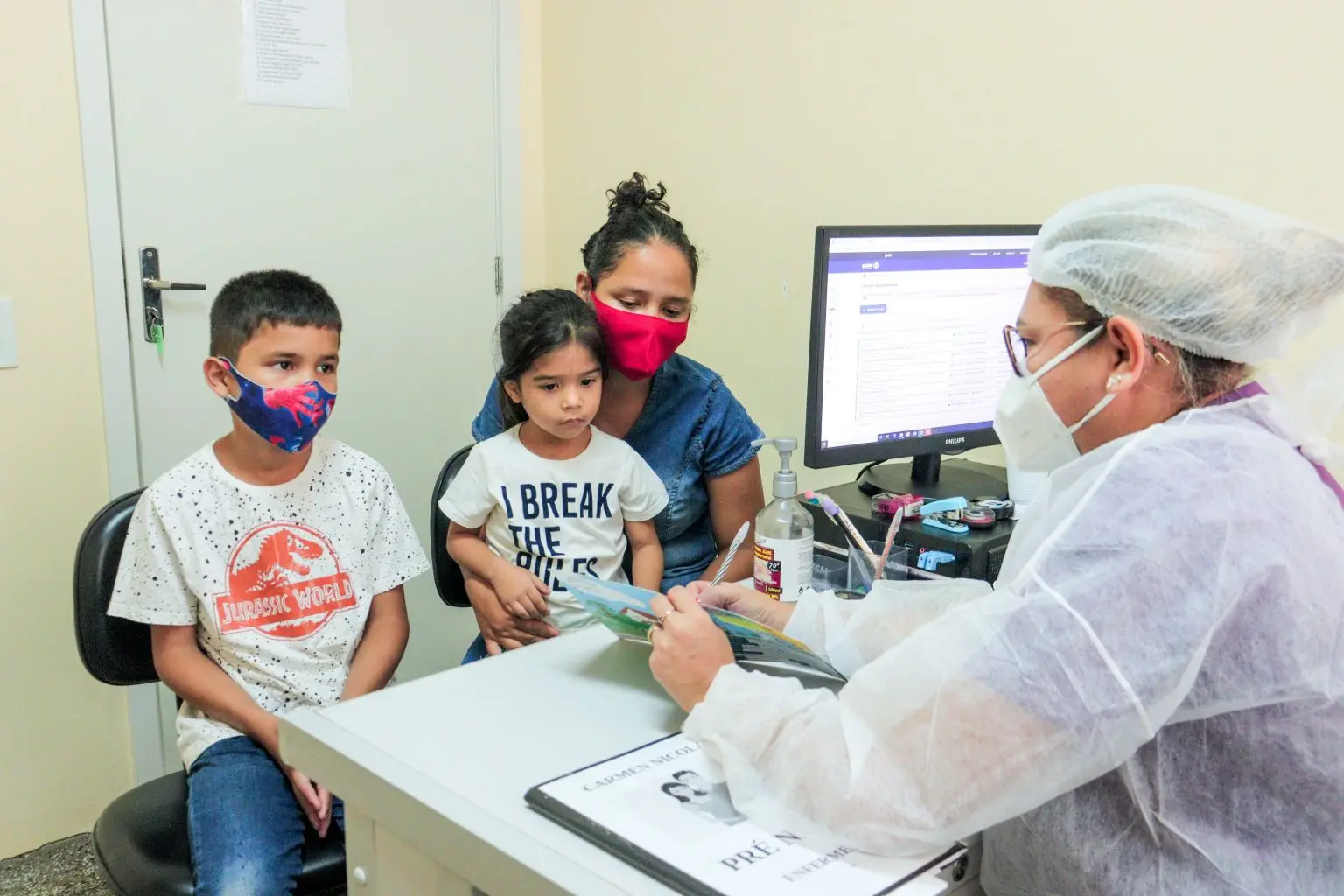 Manaus registra 120 mil beneficiários do Bolsa Família sem acompanhamento de saúde
