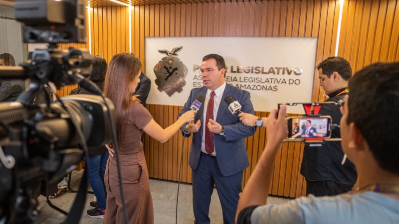 Wilker Barreto cobra pagamentos atrasados na saúde do AM; casos chegam a 8 meses