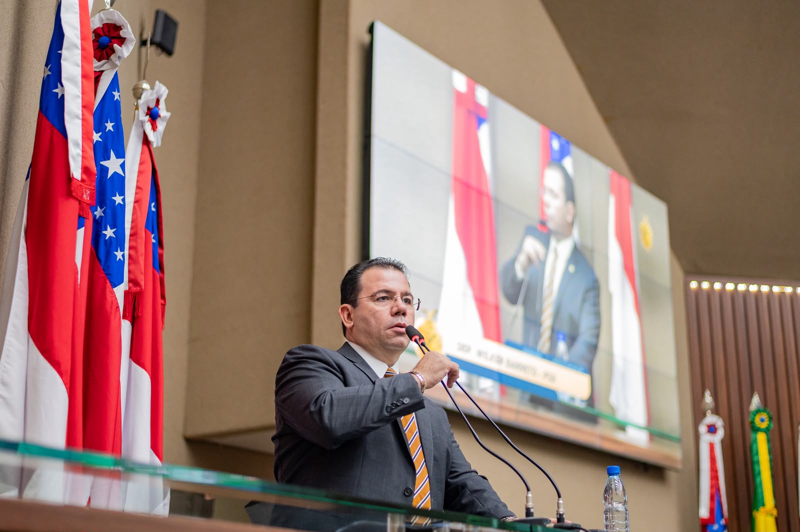 Wilker Barreto denuncia suspensão de plano de saúde de servidores da Seduc e cobra responsabilização do Governo