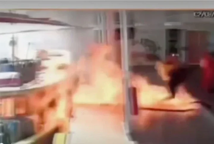 VÍDEO: Barco explode durante abastecimento e é destruído por incêndio em Barcelos