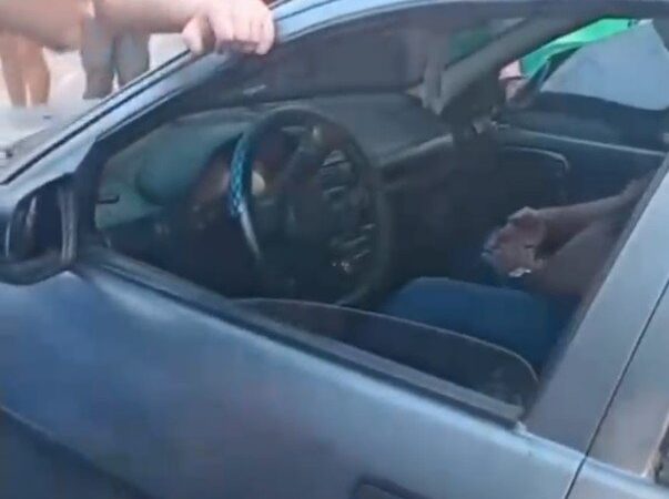 Motorista é perseguido e baleado dentro de carro em avenida no Cachoeirinha