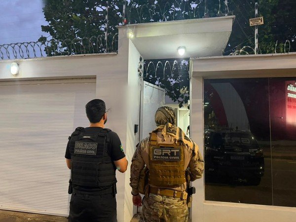 Vídeo: Delegado e investigador do Amazonas são presos em operação sobre roubo de ouro em RR
