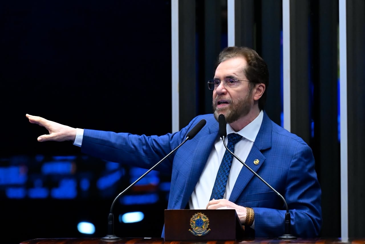 Plínio Valério é o único senador do Amazonas a assinar pedido de impeachment de Alexandre de Moraes