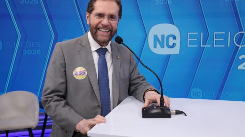 Em debate, Plínio Valério diz que senador precisa “ter coragem” em Brasília