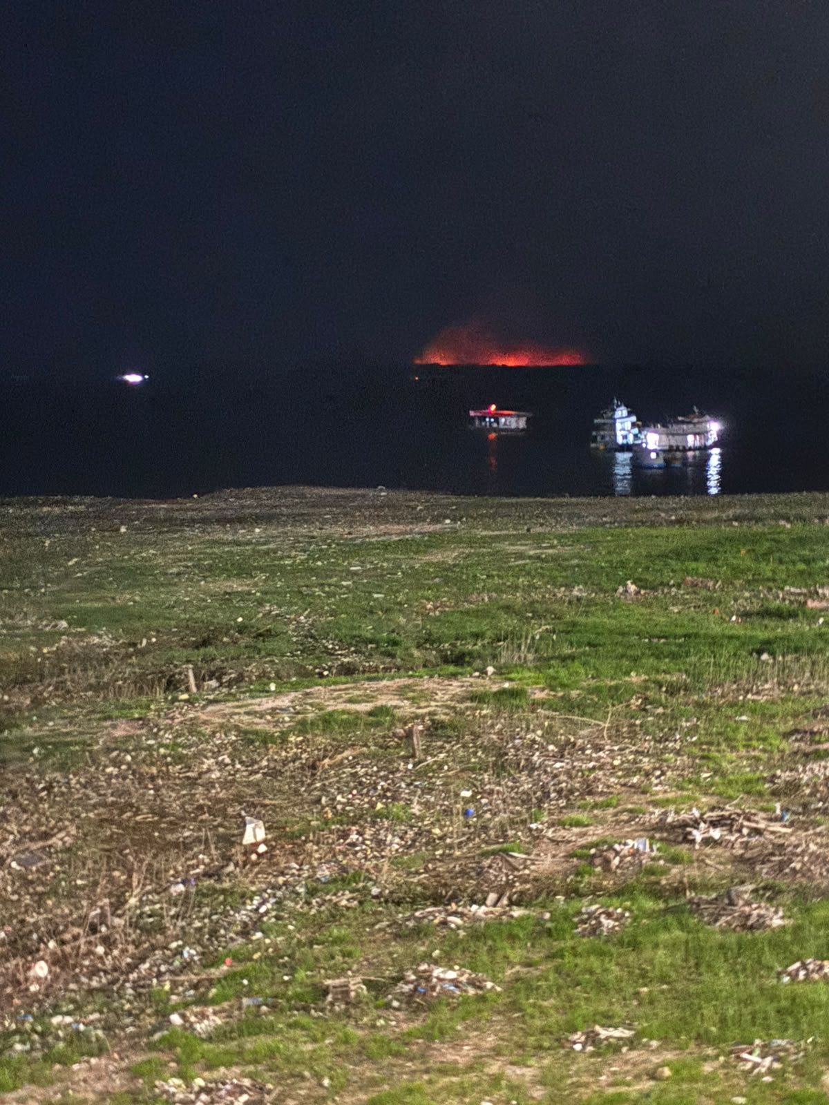 Forte incêndio atinge área de vegetação no distrito de Cacau Pirêra