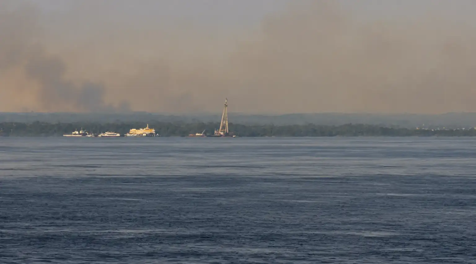 Manaus amanhece com cheiro de fumaça e qualidade do ar moderada nesta terça