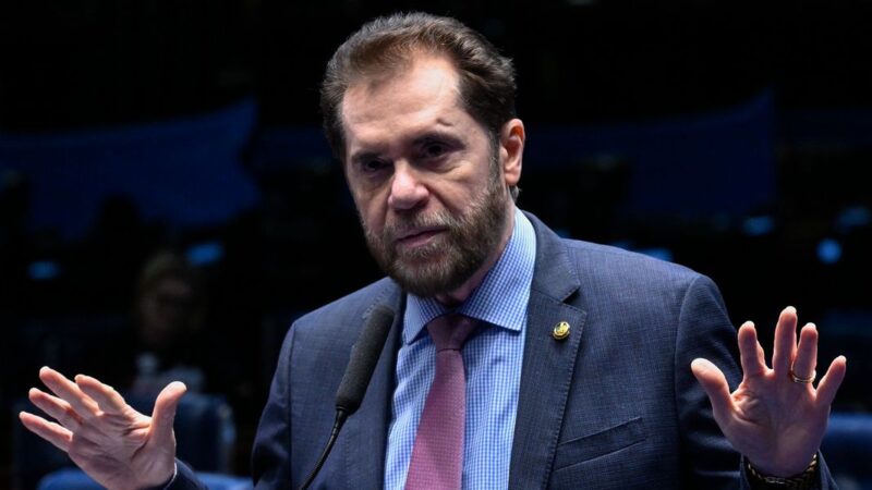 Plínio Valério cobra inclusão do PIX na Constituição para impedir taxação e proteger sistema