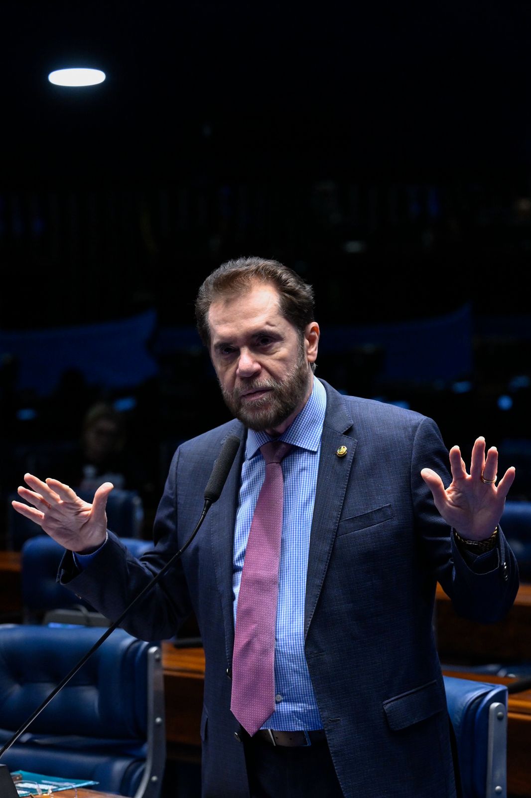 Plínio Valério cobra inclusão do PIX na Constituição para impedir taxação e proteger sistema