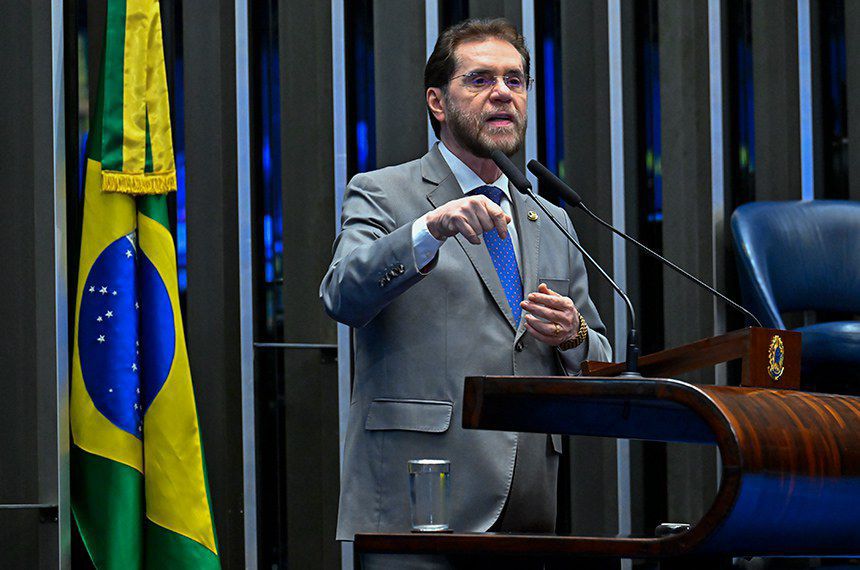 Plínio Valério vota pelo fim da escala 6×1 e defende mais qualidade de vida para o trabalhador