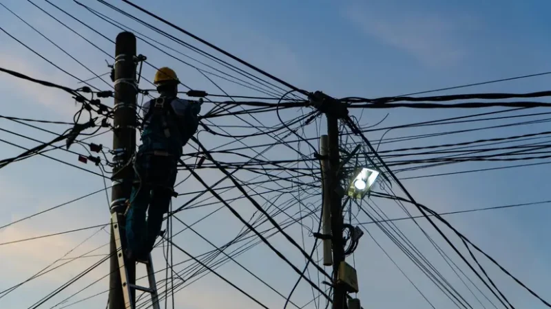 MPAM questiona Âmbar Energia sobre troca de fiação em Manaus