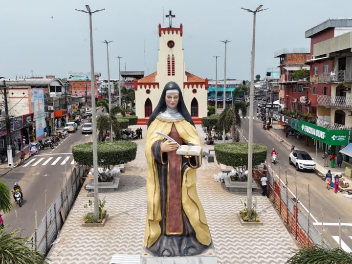 Prefeitura de Tefé entrega Praça Matriz de Santa Teresa revitalizada e nova climatização da Igreja neste sábado